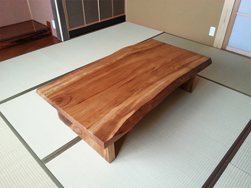 『楠の一枚板テーブル』 | 天然木家具 納入実例紹介 | 天然木の一枚板・家具 専門店〈天然木ギャラリー〉